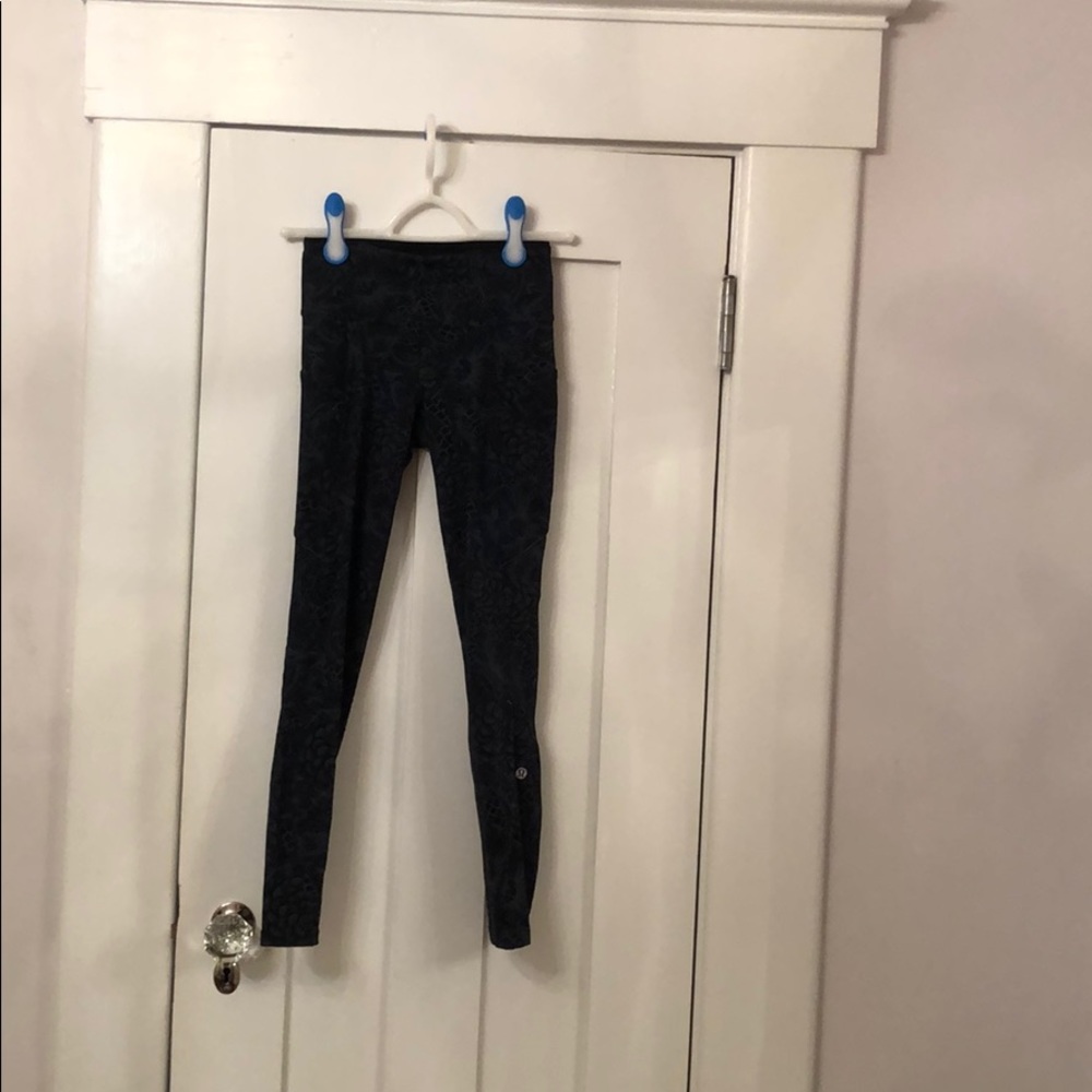 Lululemon leggings with side pockets